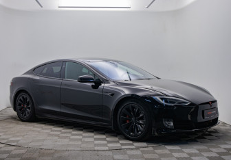 Подержанный автомобиль Tesla Model S 2018 года (7 фото)