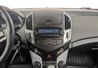 Подержанный автомобиль Chevrolet Cruze Sedan 2013 года (16 фото)
