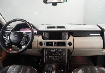 Подержанный автомобиль Land Rover Range Rover 2009 года (11 фото)