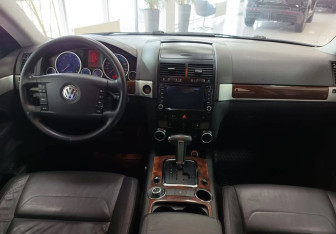 Подержанный автомобиль Volkswagen Touareg 2007 года (10 фото)
