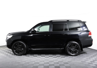 Подержанный автомобиль Toyota Land Cruiser Suv 2018 года (8 фото)