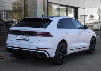 Подержанный автомобиль Audi Q8 2018 года (5 фото)