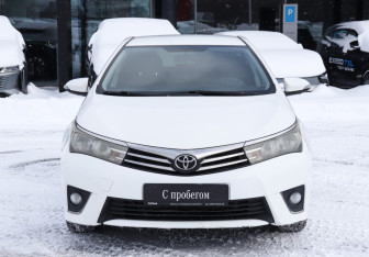 Подержанный автомобиль Toyota Corolla Sedan 2013 года (2 фото)