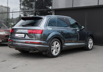Подержанный автомобиль Audi Q7 2017 года (4 фото)