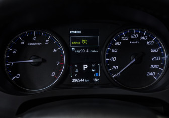 Подержанный автомобиль Mitsubishi Outlander 2012 года (11 фото)