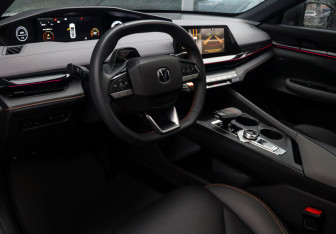 Подержанный автомобиль Changan UNI-V 2023 года (12 фото)