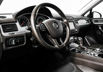 Подержанный автомобиль Volkswagen Touareg 2015 года (8 фото)