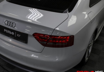 Подержанный автомобиль Audi S5 Coupe 2010 года (25 фото)