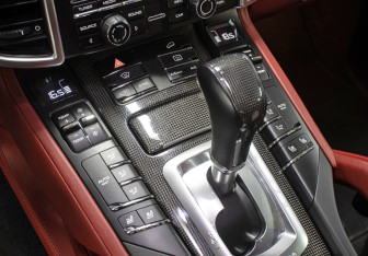 Подержанный автомобиль Porsche Cayenne 2014 года (18 фото)