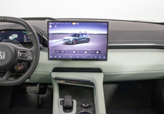 Подержанный автомобиль Zeekr 001 2024 года (14 фото)