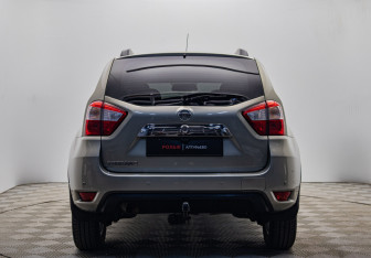Подержанный автомобиль Nissan Terrano 2014 года (4 фото)