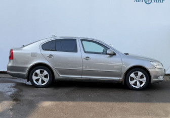 Подержанный автомобиль Skoda Octavia Liftback 2012 года (4 фото)
