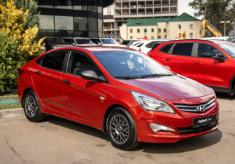 Подержанный автомобиль Hyundai Solaris Sedan 2015 года (2 фото)