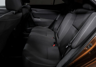 Подержанный автомобиль Toyota Corolla Sedan 2017 года (10 фото)