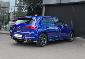 Подержанный автомобиль Volkswagen Golf Hatchback 2021 года (4 фото)