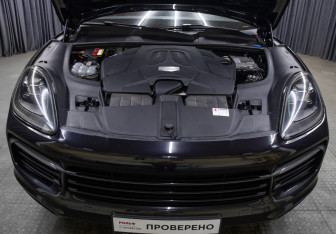 Подержанный автомобиль Porsche Cayenne 2019 года (9 фото)