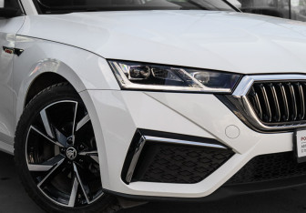 Подержанный автомобиль Skoda Octavia Liftback 2023 года (9 фото)