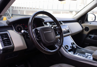 Подержанный автомобиль Land Rover Range Rover Sport 2018 года (9 фото)