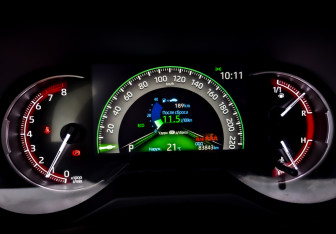 Подержанный автомобиль Toyota RAV4 2022 года (13 фото)