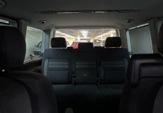 Подержанный автомобиль Volkswagen Multivan 2013 года (20 фото)