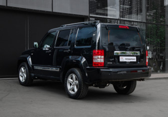 Подержанный автомобиль Jeep Cherokee 2011 года (6 фото)