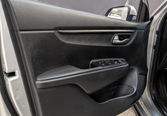 Подержанный автомобиль Kia Rio Hatchback 2021 года (19 фото)