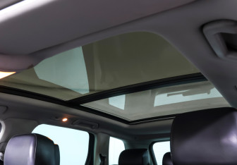 Подержанный автомобиль Volkswagen Touareg 2012 года (14 фото)