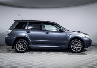 Подержанный автомобиль Mitsubishi Outlander 2007 года (4 фото)