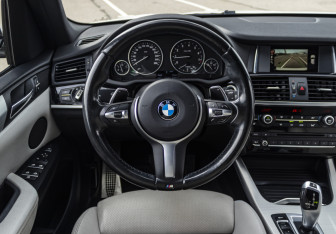 Подержанный автомобиль BMW X3 2016 года (10 фото)