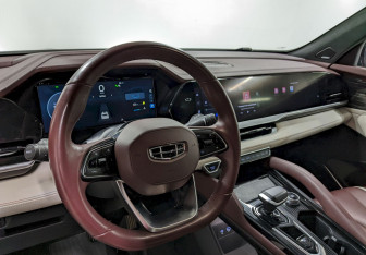 Подержанный автомобиль Geely Monjaro 2023 года (13 фото)
