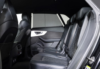 Подержанный автомобиль Audi SQ8 2019 года (12 фото)