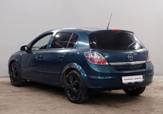 Подержанный автомобиль Opel Astra Hatchback 2007 года (5 фото)