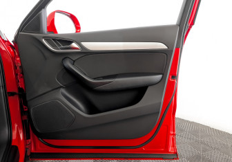 Подержанный автомобиль Audi Q3 2015 года (24 фото)