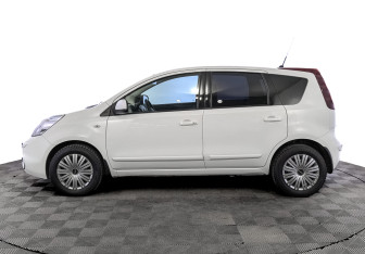 Подержанный автомобиль Nissan Note 2013 года (8 фото)
