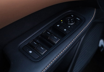 Подержанный автомобиль Lexus RX 2023 года (18 фото)