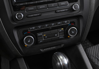 Подержанный автомобиль Volkswagen Jetta Sedan 2012 года (16 фото)