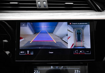 Подержанный автомобиль Audi e-tron 2021 года (21 фото)