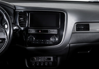 Подержанный автомобиль Mitsubishi Outlander 2019 года (13 фото)