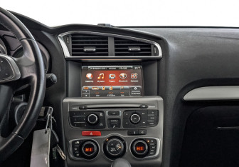 Подержанный автомобиль Citroen C4 Sedan 2016 года (17 фото)