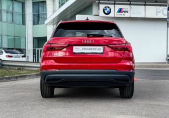 Подержанный автомобиль Audi Q3 2021 года (6 фото)