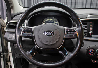 Подержанный автомобиль Kia Sorento 2019 года (18 фото)