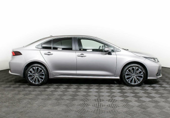 Подержанный автомобиль Toyota Corolla Sedan 2019 года (4 фото)