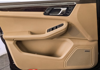 Подержанный автомобиль Porsche Macan 2015 года (19 фото)