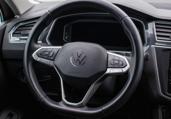 Подержанный автомобиль Volkswagen Tiguan 2021 года (16 фото)
