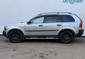 Подержанный автомобиль Volvo XC90 2005 года (8 фото)