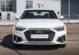 Подержанный автомобиль Audi A4 Sedan 2020 года (2 фото)