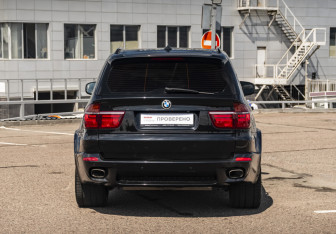 Подержанный автомобиль BMW X5 2011 года (6 фото)