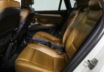 Подержанный автомобиль BMW X6 2012 года (13 фото)