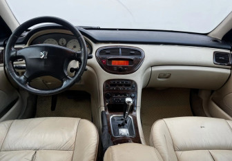 Подержанный автомобиль Peugeot 607 2004 года (9 фото)