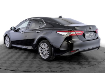 Подержанный автомобиль Toyota Camry Sedan 2020 года (7 фото)